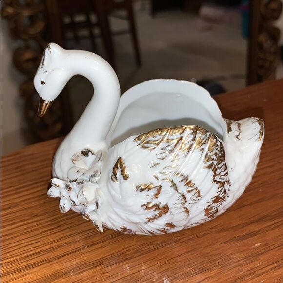 Vtg 60’s Brinn’s porcelain swan with gold details - Picture 1 of 7